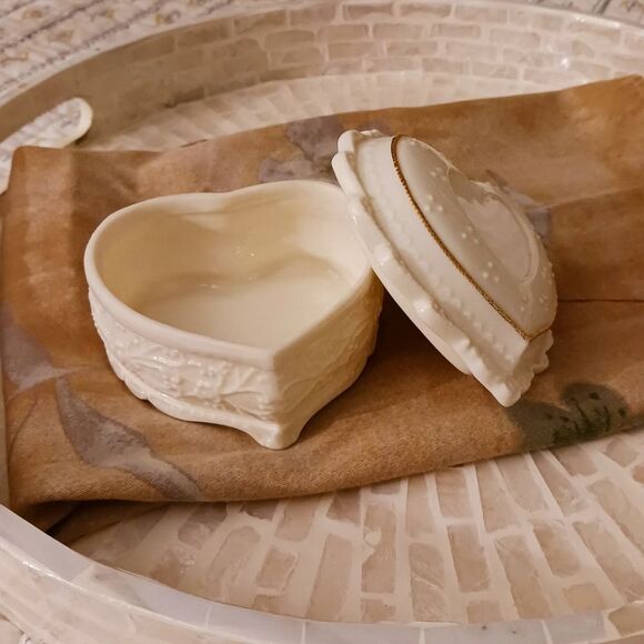 Heart Shaped Musical Trinket Holder, Keepsake Holder - Picture 9 of 13